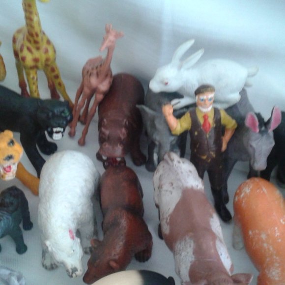 32 Rubber Animals - Picture 4 of 16